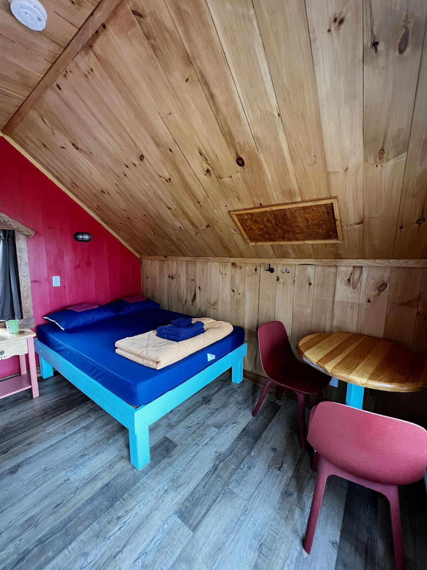 Auberge Festive Sea Shack Sainte Anne des Monts Exterior photo