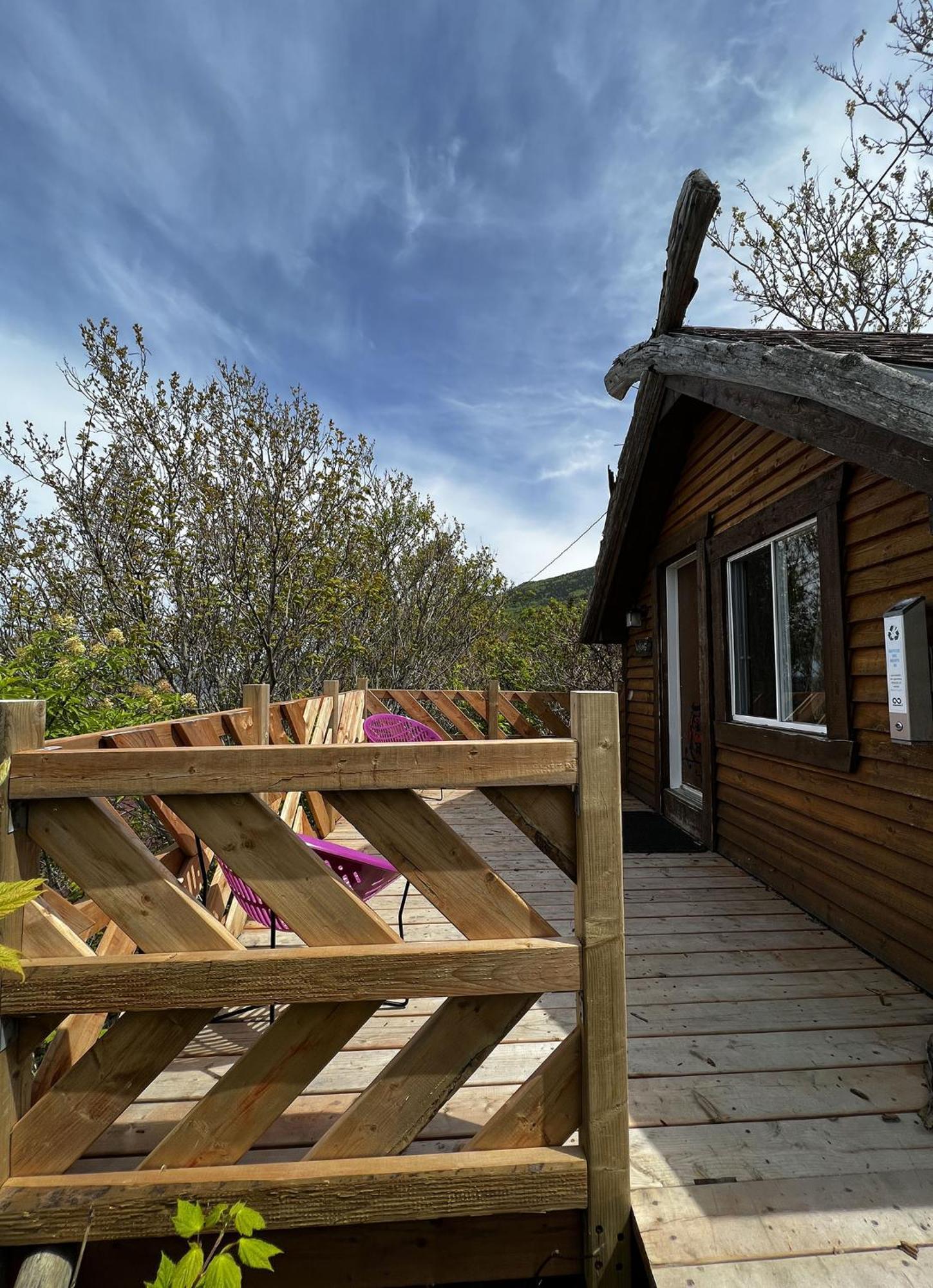 Auberge Festive Sea Shack Sainte Anne des Monts Exterior photo