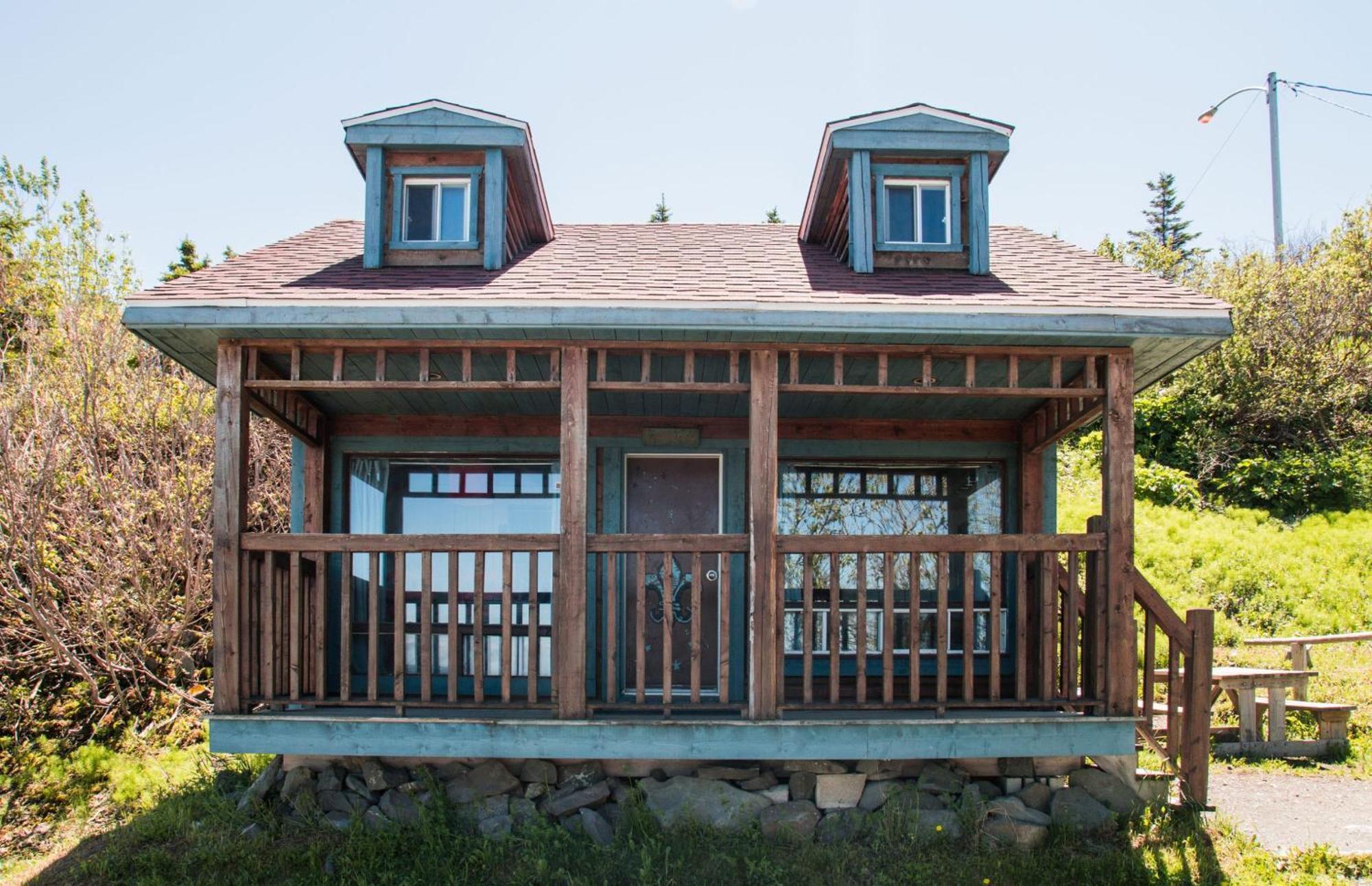 Auberge Festive Sea Shack Sainte Anne des Monts Exterior photo